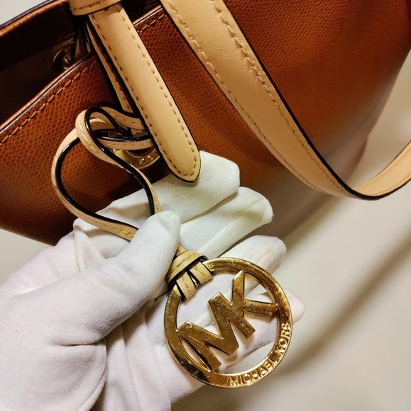 Michael Kors Camel Tote Handbag Saffiano Leather Medium - Picture 5 of 10